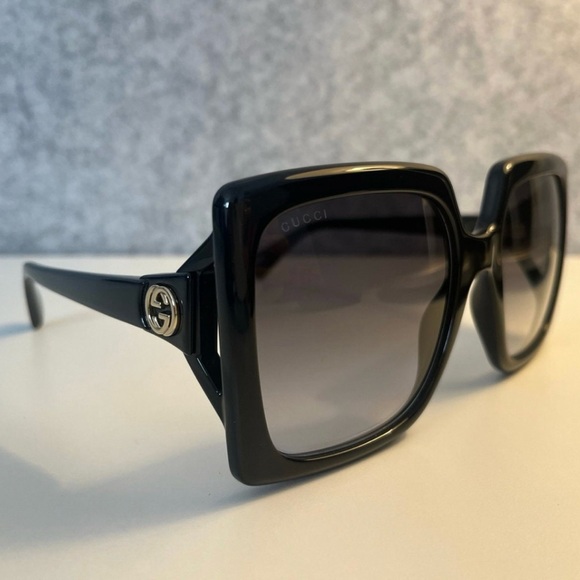 NWT Gucci GG0876s Oversized Black Sunglasses with authenticity card - Picture 2 of 5